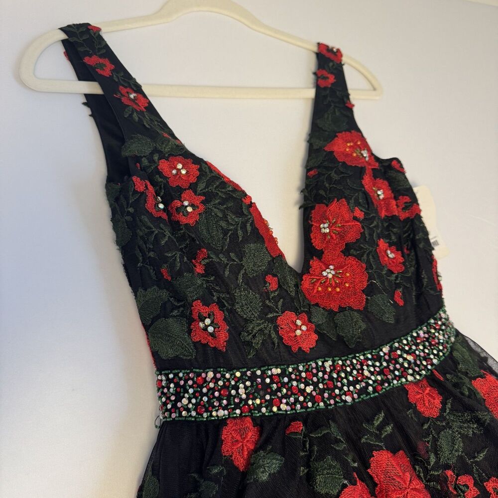 NWT Size 4 Ellie Wilde floral embroidered ball gown crystal belt v neck - Picture 2 of 9